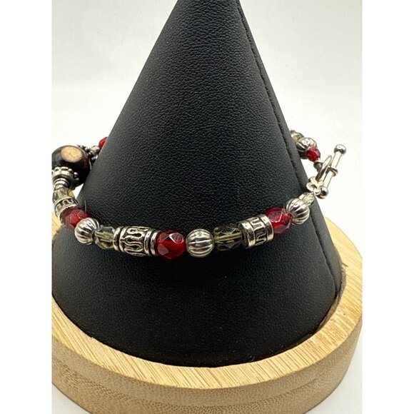 7" Beaded Bracelet With Red & Silver Accents Toggle Clasp - Picture 5 of 5